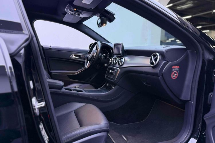 Used Mercedes-Benz CLA 2014 CLA 260 4MATIC Interior 6