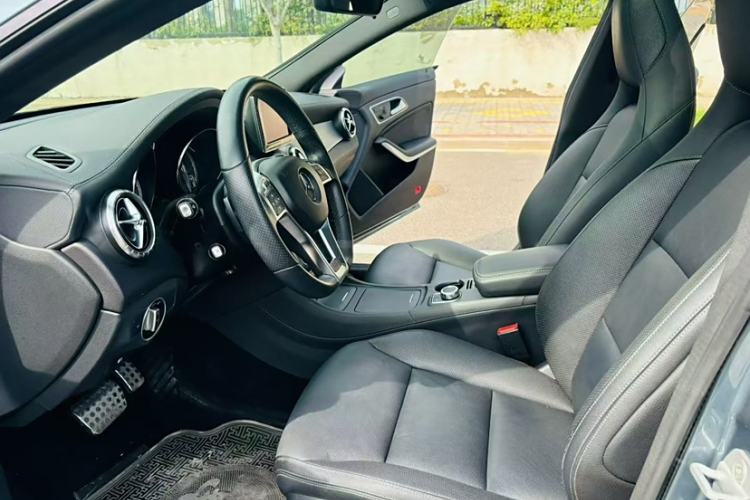 Used Mercedes-Benz CLA 2014 CLA 260 4MATIC Interior 2