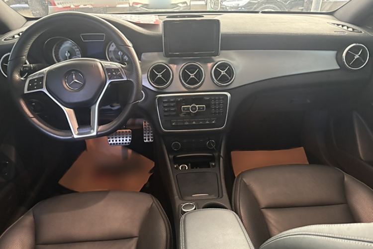 Used Mercedes-Benz CLA 2014 CLA 260 4MATIC Interior 2