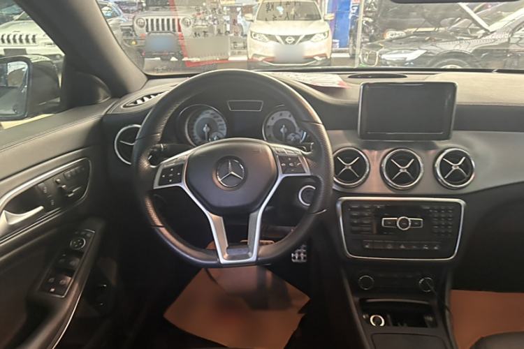 Used Mercedes-Benz CLA 2014 CLA 260 4MATIC Interior 3