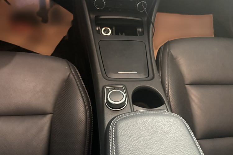 Used Mercedes-Benz CLA 2014 CLA 260 4MATIC Interior 4