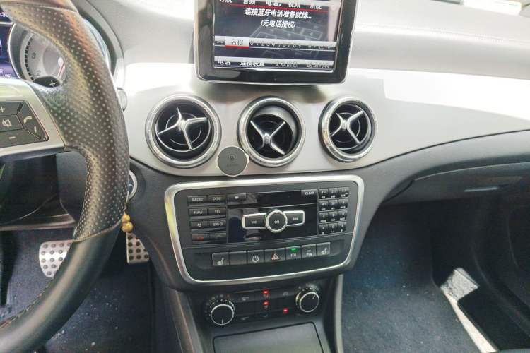 Used Mercedes-Benz CLA 2014 CLA 260 4MATIC Audio And AC Panel