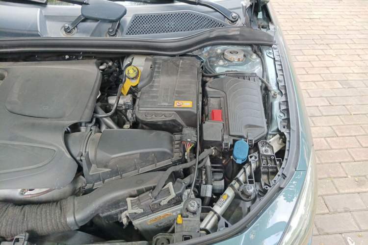 Used Mercedes-Benz CLA 2014 CLA 260 4MATIC Engine Bay Left