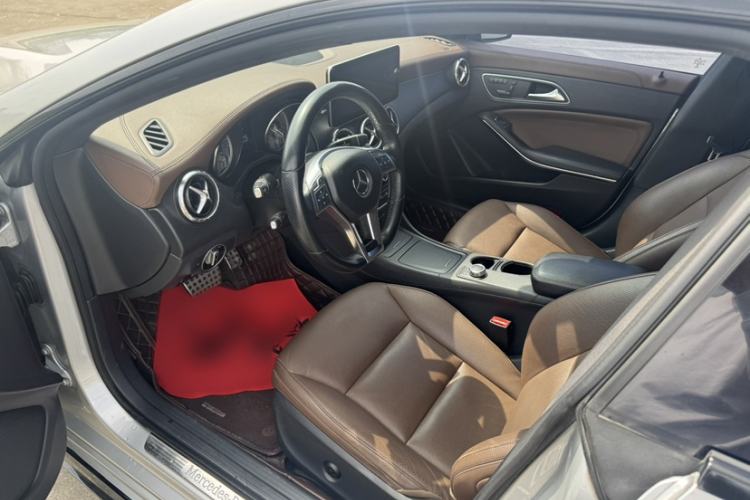 Used Mercedes-Benz CLA 2014 CLA 260 4MATIC Interior 1