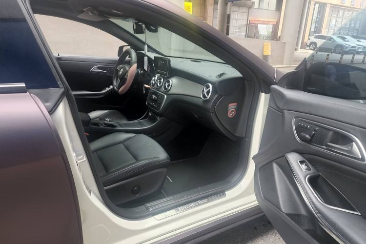 Used Mercedes-Benz CLA 2014 CLA 260 4MATIC Interior 1