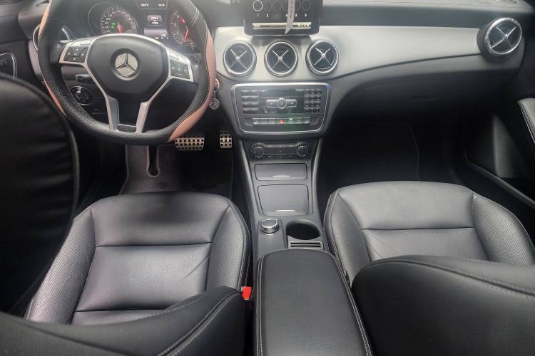 Used Mercedes-Benz CLA 2014 CLA 260 4MATIC Interior 3