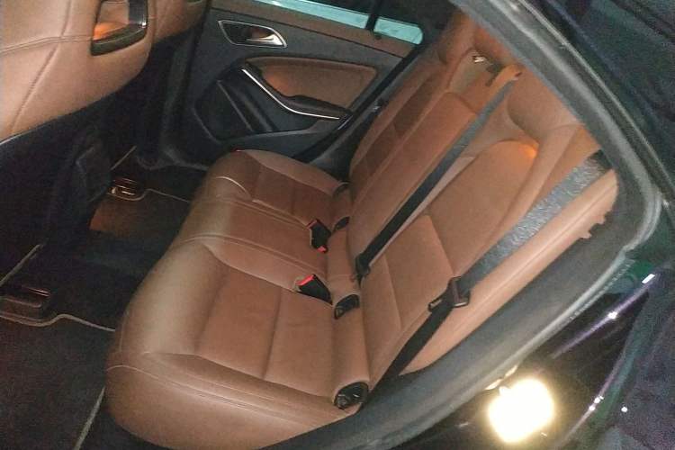 Used Mercedes-Benz CLA 2014 CLA 260 4MATIC Interior 4
