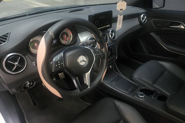 Used Mercedes-Benz CLA 2014 CLA 260 4MATIC Interior 6