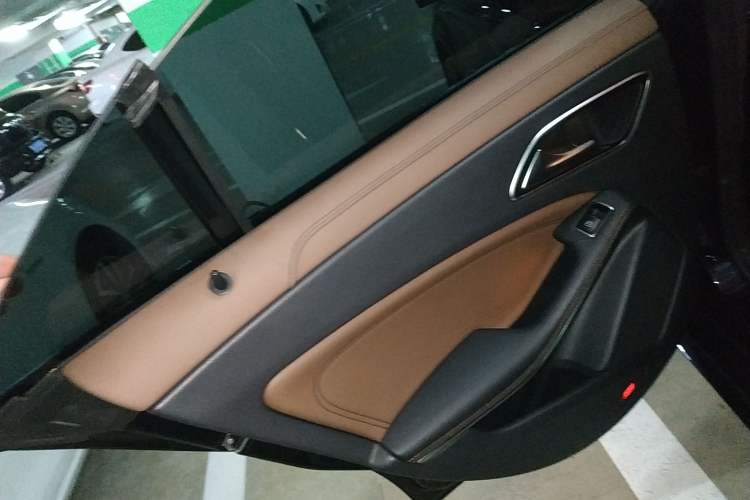 Used Mercedes-Benz CLA 2014 CLA 260 4MATIC Interior 8