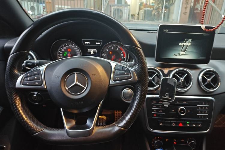 Used Mercedes-Benz CLA 2014 CLA 260 4MATIC Center Console