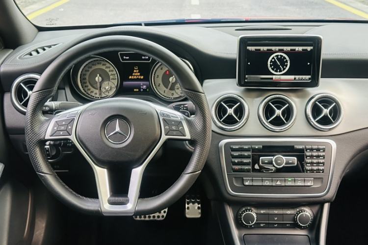 Used Mercedes-Benz CLA 2014 CLA 260 4MATIC Interior 3