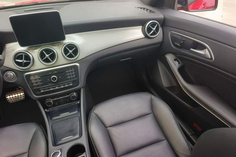 Used Mercedes-Benz CLA 2014 CLA 260 4MATIC Interior 6
