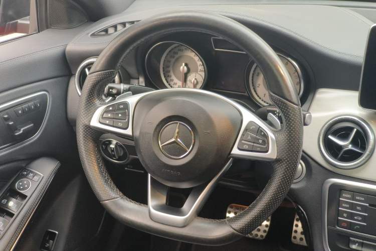 Used Mercedes-Benz CLA 2014 CLA 260 4MATIC Interior 7