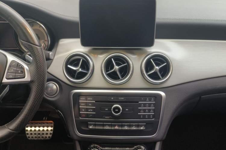 Used Mercedes-Benz CLA 2014 CLA 260 4MATIC Interior 8