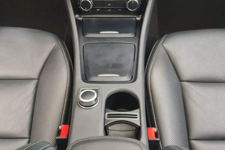 Used Mercedes-Benz CLA 2014 CLA 260 4MATIC Interior 9