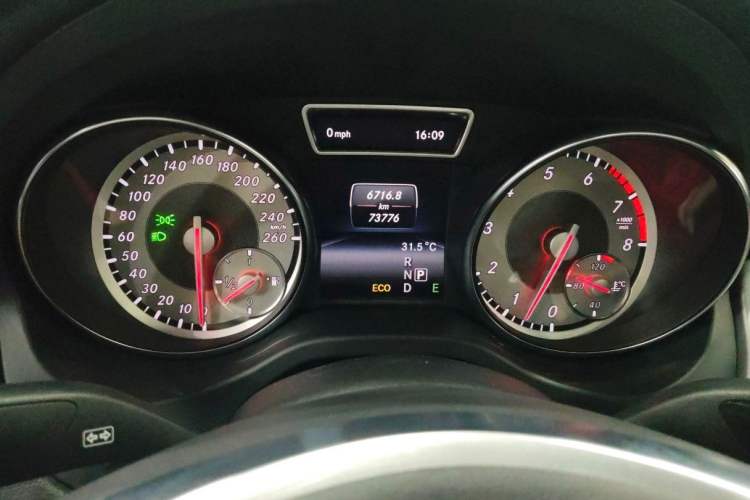 Used Mercedes-Benz CLA 2014 CLA 260 4MATIC Odometer Close Up