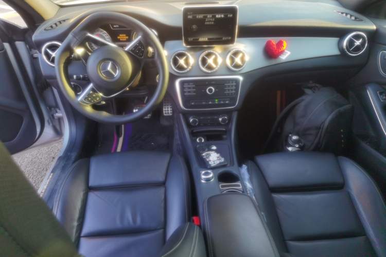 Used Mercedes-Benz CLA 2014 CLA 260 4MATIC Center Console