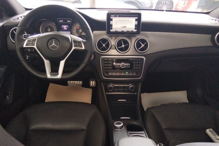 Used Mercedes-Benz CLA 2014 CLA 260 4MATIC Center Console