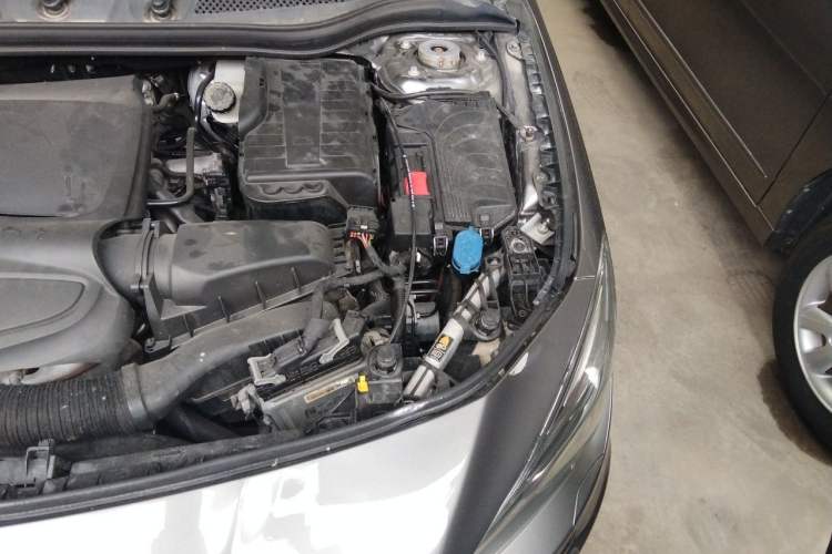 Used Mercedes-Benz CLA 2014 CLA 260 4MATIC Engine Bay Left