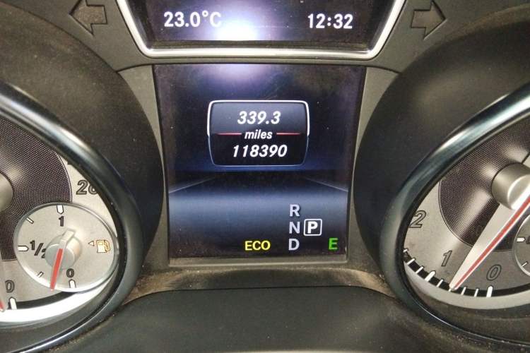 Used Mercedes-Benz CLA 2014 CLA 260 4MATIC Odometer Close Up