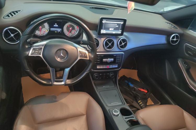 Used Mercedes-Benz CLA 2014 CLA 260 4MATIC Center Console