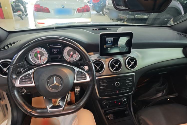 Used Mercedes-Benz CLA 2014 CLA 260 4MATIC Center Console