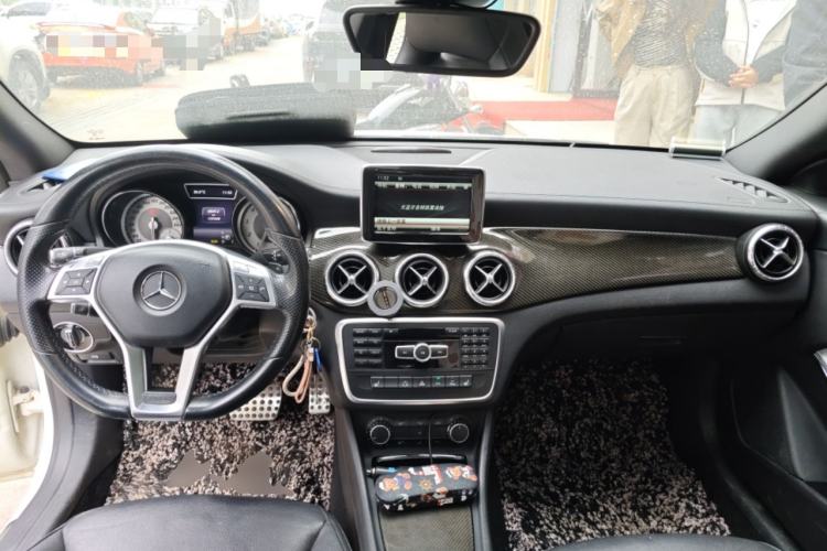 Used Mercedes-Benz CLA 2014 CLA 260 4MATIC Center Console