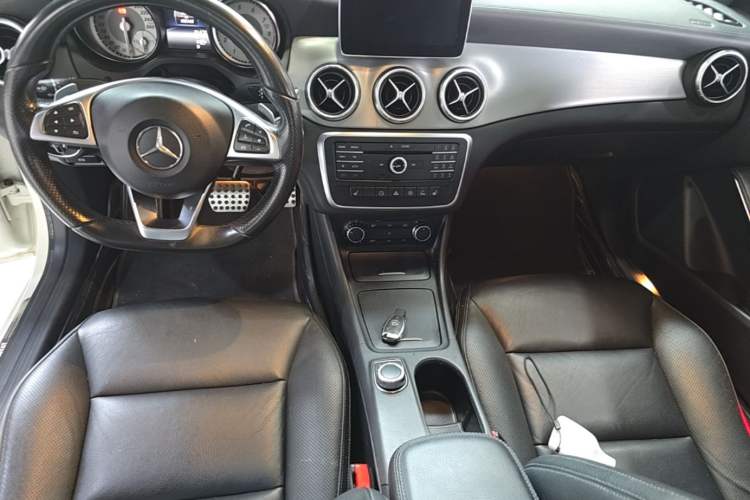 Used Mercedes-Benz CLA 2014 CLA 260 4MATIC Center Console