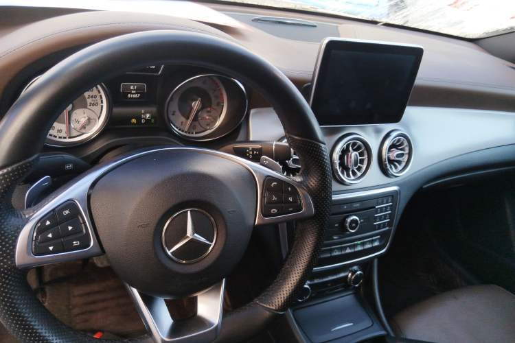 Used Mercedes-Benz CLA 2014 CLA 260 4MATIC Center Console