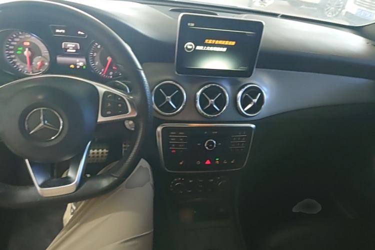 Used Mercedes-Benz CLA 2014 CLA 260 4MATIC Center Console