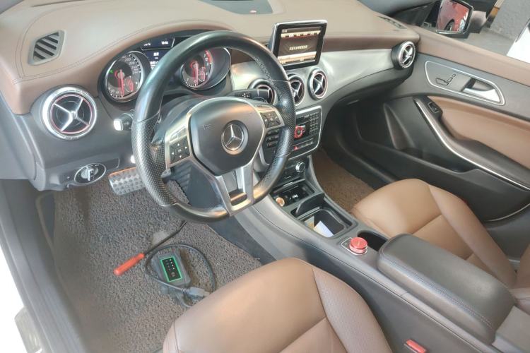 Used Mercedes-Benz CLA 2014 CLA 260 4MATIC Center Console