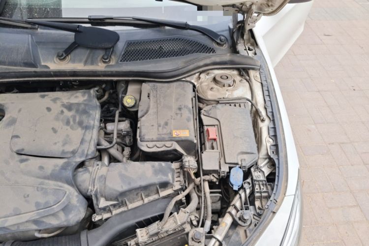 Used Mercedes-Benz CLA 2014 CLA 260 4MATIC Engine Bay Left