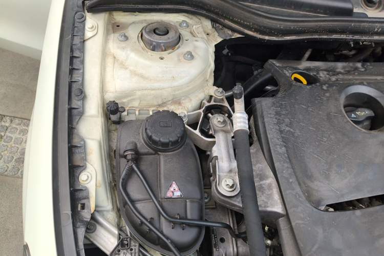 Used Mercedes-Benz CLA 2014 CLA 260 4MATIC Engine Bay Right