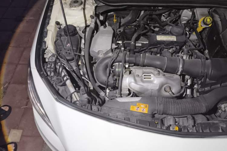 Used Mercedes-Benz CLA 2014 CLA 260 4MATIC Engine Bay Right