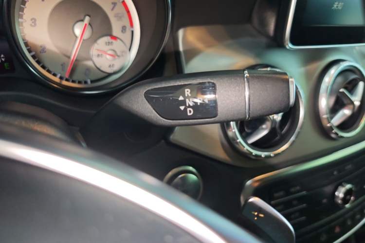 Used Mercedes-Benz CLA 2014 CLA 260 4MATIC Gear Lever