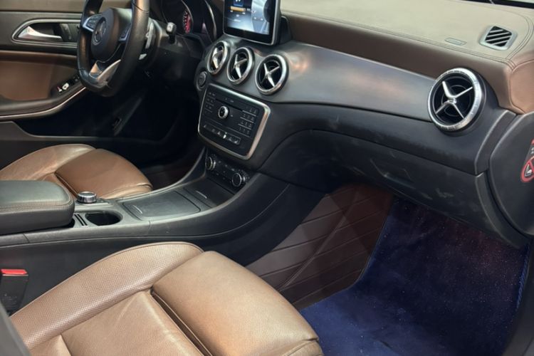 Used Mercedes-Benz CLA 2014 CLA 260 4MATIC Interior 1