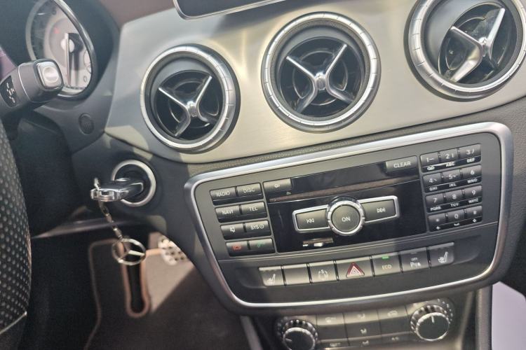 Used Mercedes-Benz CLA 2014 CLA 260 4MATIC Interior 1