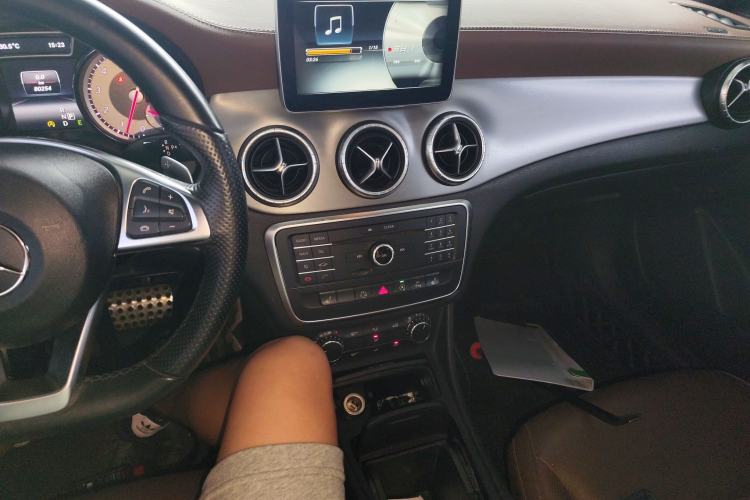 Used Mercedes-Benz CLA 2014 CLA 260 4MATIC Interior 2