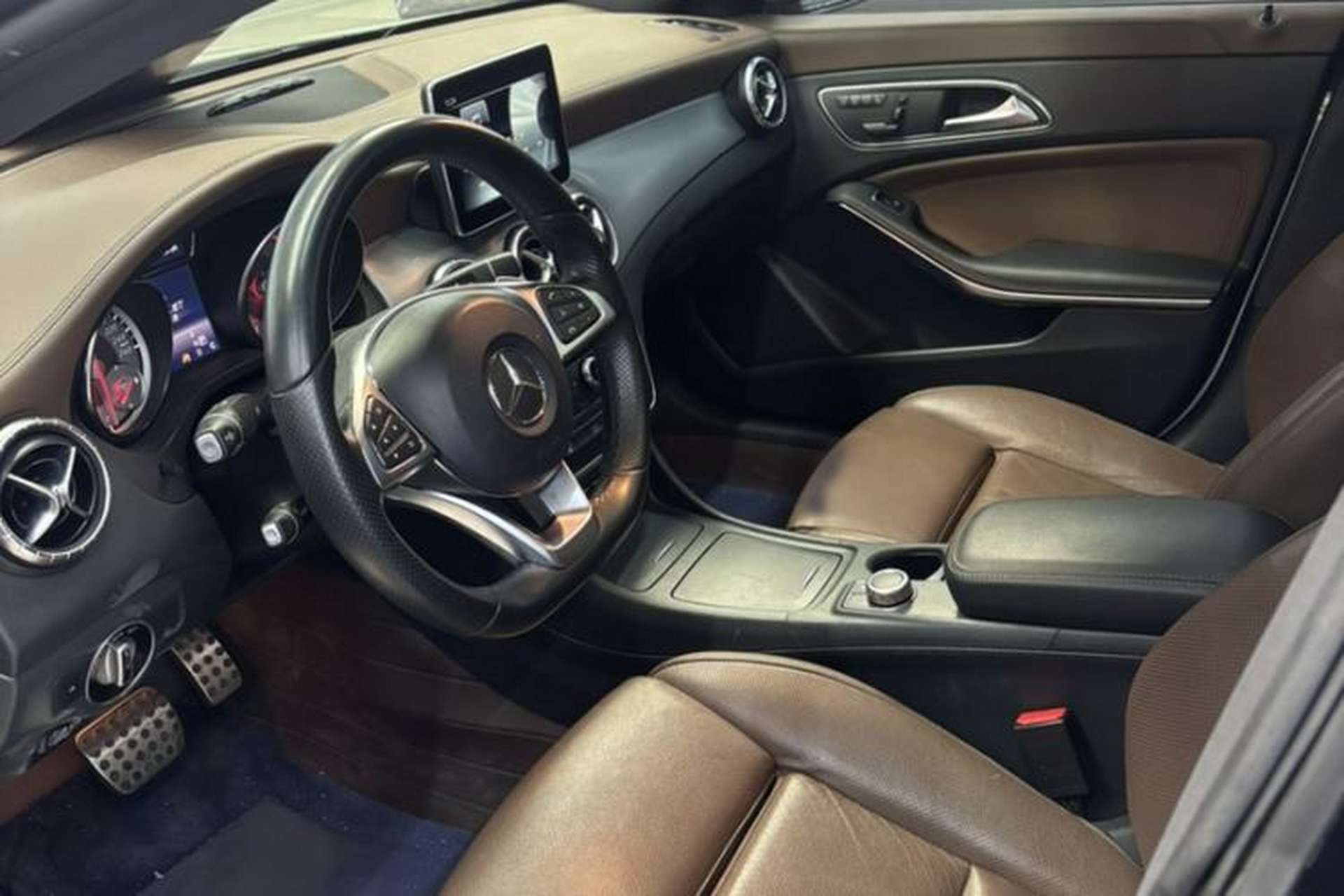 Used Mercedes-Benz CLA 2014 CLA 260 4MATIC Interior 3