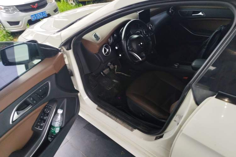 Used Mercedes-Benz CLA 2014 CLA 260 4MATIC Interior 3