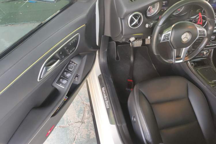 Used Mercedes-Benz CLA 2014 CLA 260 4MATIC Interior 3