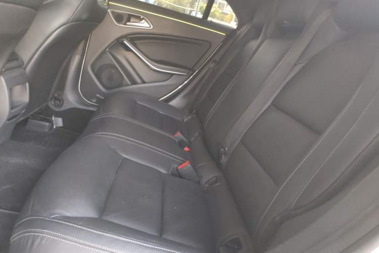 Used Mercedes-Benz CLA 2014 CLA 260 4MATIC Interior 4