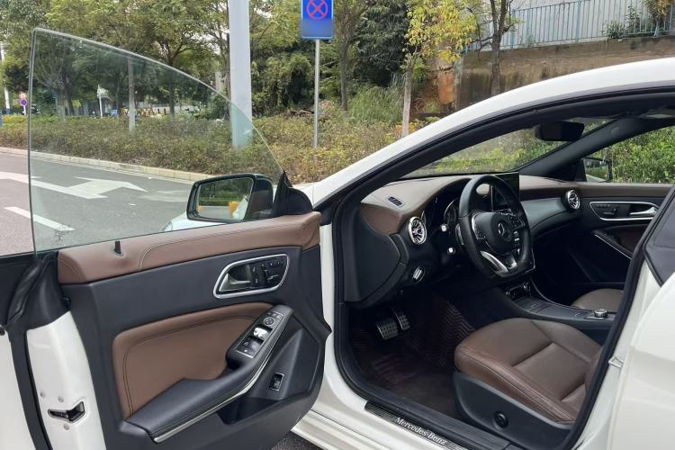 Used Mercedes-Benz CLA 2014 CLA 260 4MATIC Interior 4
