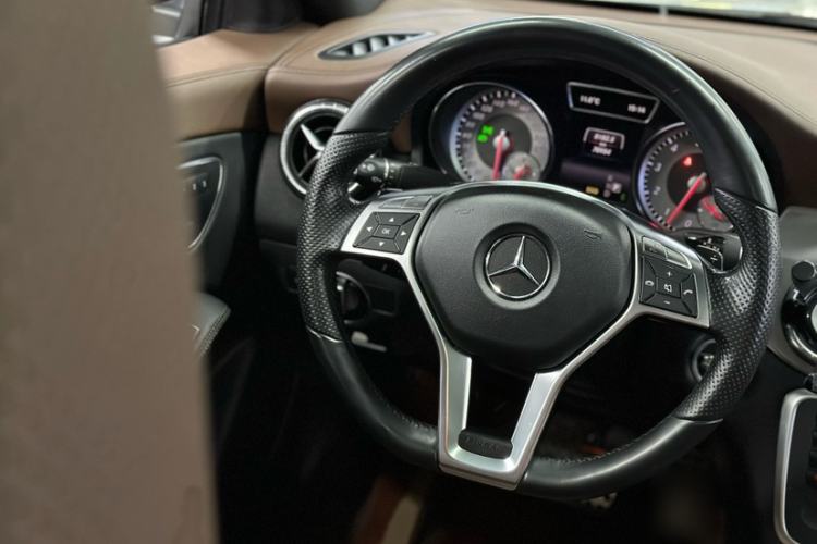 Used Mercedes-Benz CLA 2014 CLA 260 4MATIC Interior 6