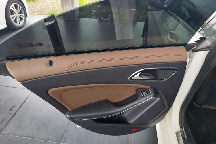 Used Mercedes-Benz CLA 2014 CLA 260 4MATIC Interior 8