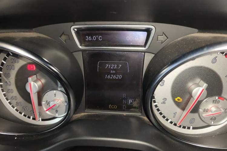 Used Mercedes-Benz CLA 2014 CLA 260 4MATIC Odometer Close Up
