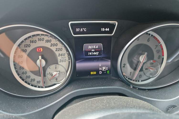 Used Mercedes-Benz CLA 2014 CLA 260 4MATIC Odometer Close Up