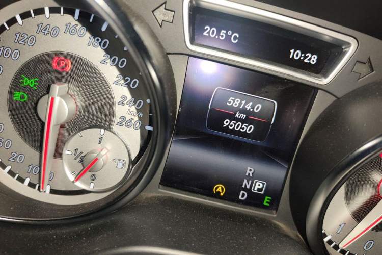 Used Mercedes-Benz CLA 2014 CLA 260 4MATIC Odometer Close Up