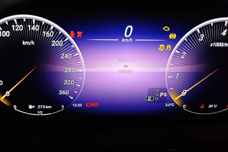 Used Mercedes-Benz CLA 2014 CLA 260 4MATIC Odometer Close Up