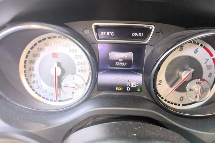 Used Mercedes-Benz CLA 2014 CLA 260 4MATIC Odometer Close Up